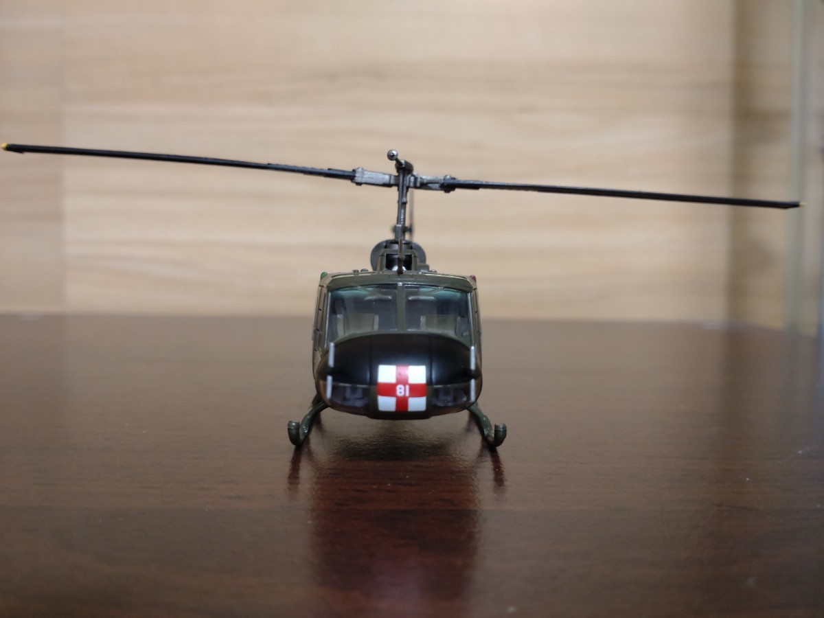 HOBBY MASTER 1/72 UH-1C アメリカ陸軍 第57衛生分遣隊_画像4