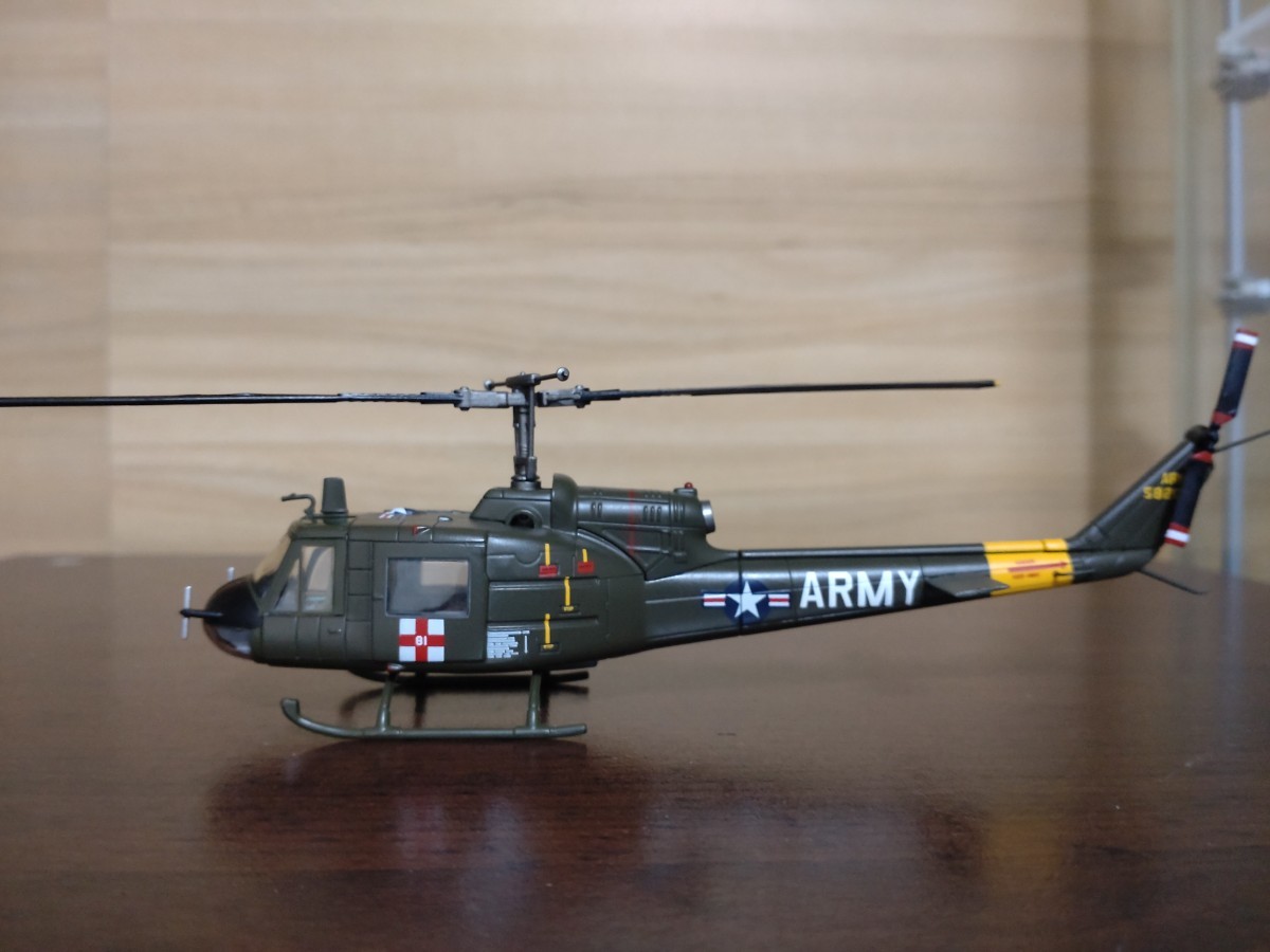 HOBBY MASTER 1/72 UH-1C アメリカ陸軍 第57衛生分遣隊_画像6