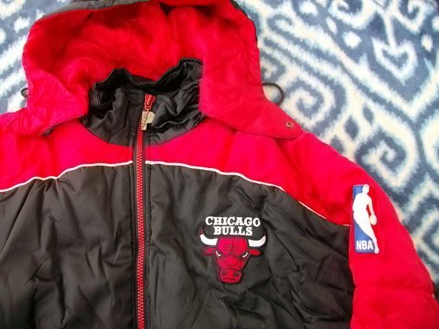 シカゴ ブルズ フード付きジャンパー 極美品 XL NBA Chicago Bulls PROPLAYER製 プロプレイヤー Michael Jordan マイケル ジョーダン_画像1