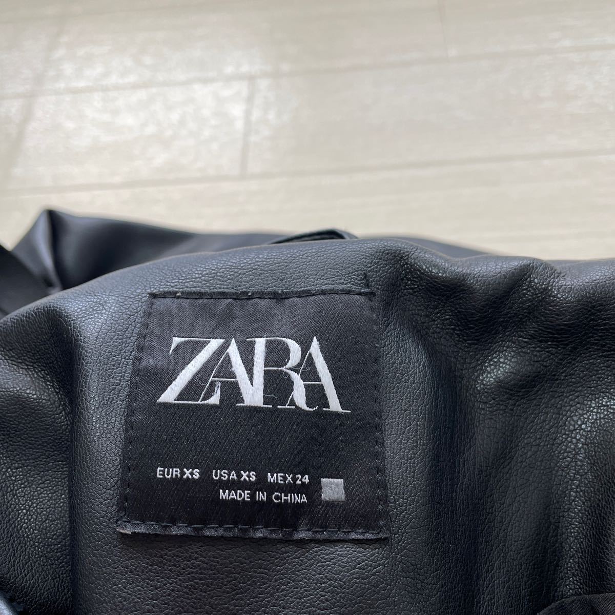 ZARA ザラ faux-leather jacket フェイクレザージャケット 中綿ジャケットブラック黒 サイズXS 美品_画像3