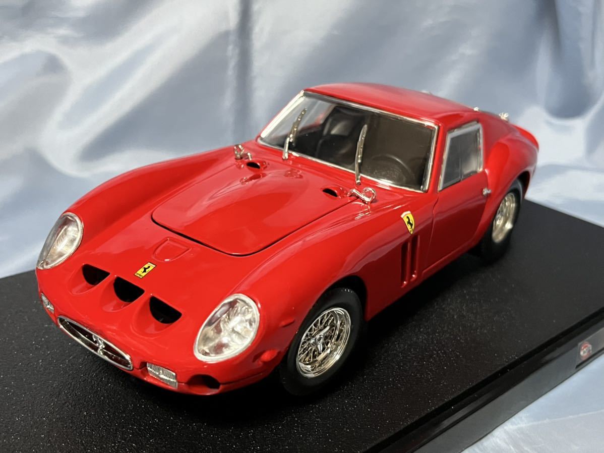 ホットウィール 製　　フェラーリ 250 GTO 赤　　　　　　　1/18