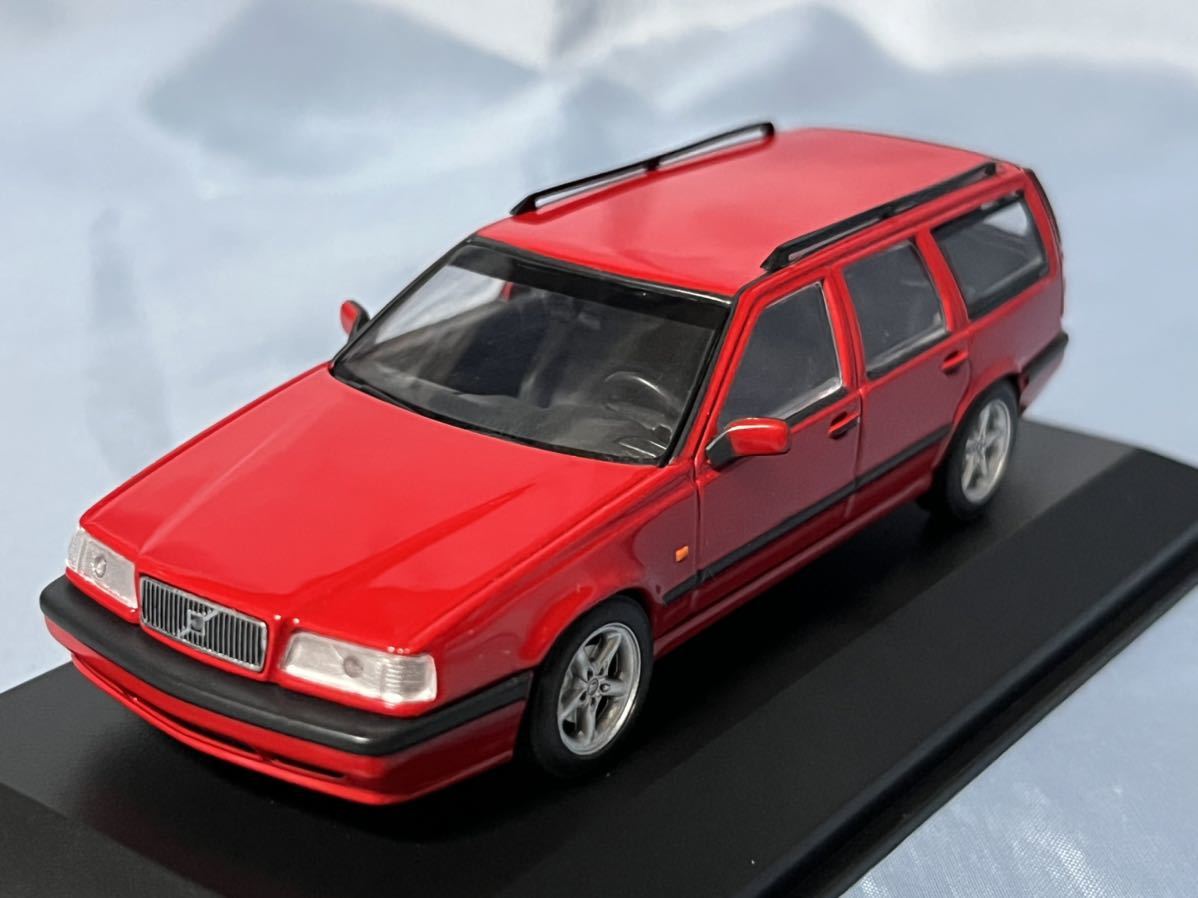  Minichamps производства Volvo 850 Break ( Wagon ) красный 1996 год 1/43