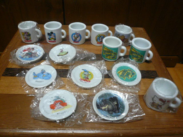 ☆ディズニー　アートコレクション　陶磁器製　ミニキャラクターマグカップ＆ミニ絵皿（皿立付）　yujin _画像1