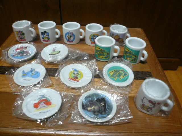 ☆ディズニー　アートコレクション　陶磁器製　ミニキャラクターマグカップ＆ミニ絵皿（皿立付）　yujin _画像4