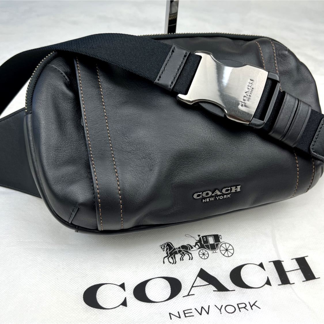 【極美品】コーチ　F37594 レザー　ボディーバッグ　ショルダー　クロス COACH 本革　ブラック　黒　ロゴチャーム　お洒落_画像1