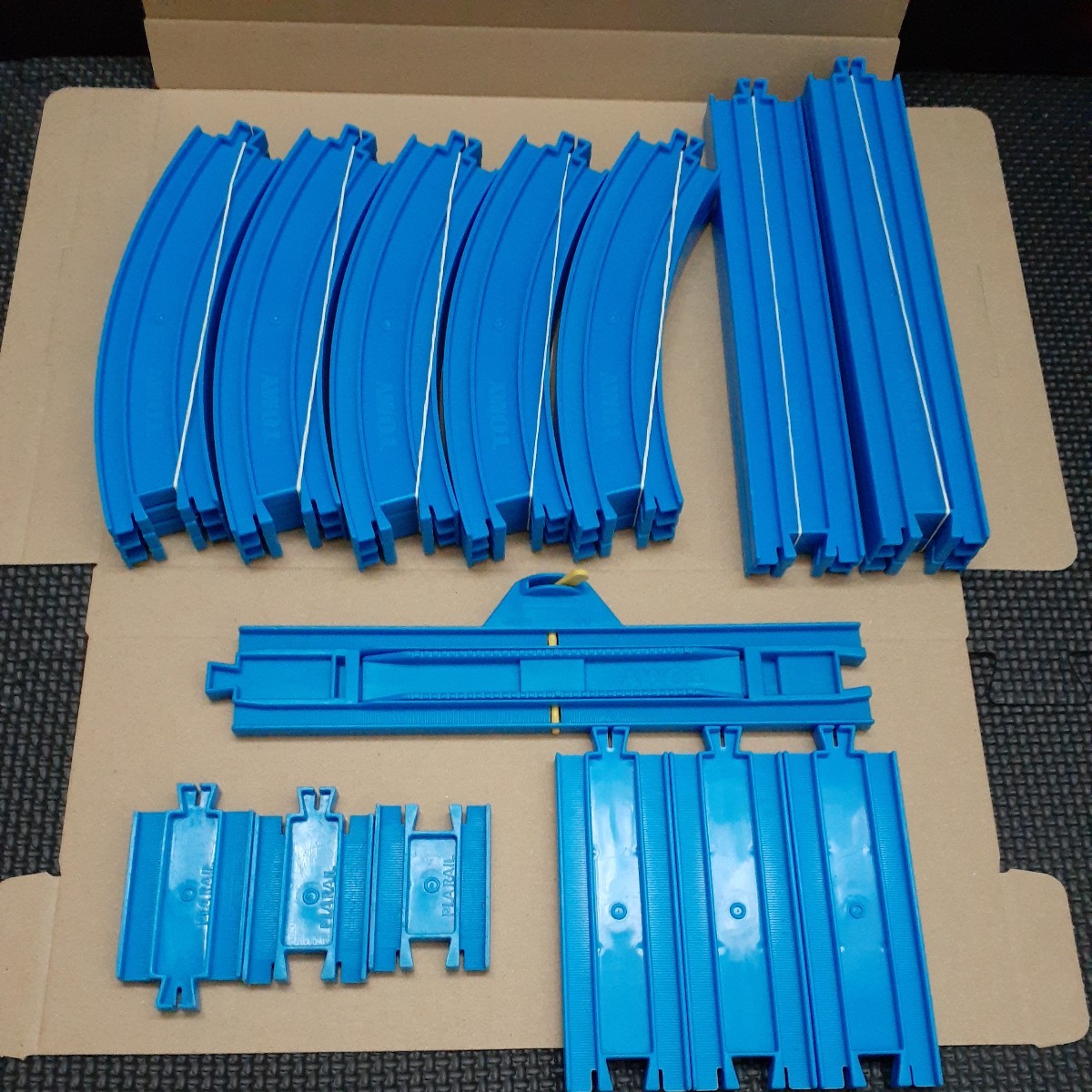  enhancing rail S27 point * bending line 15* direct line 5*1/2 direct line 2*1/4 rail each 1( total 3)* Stop rail 1* Plarail 