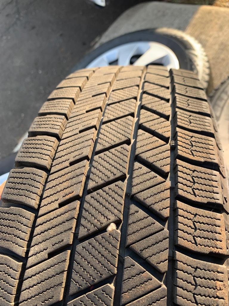 イボ付き４本 VRX3 アクア ヴィッツ ヤリス スタッドレス 175/65R15 BLIZZAK Bridgestone ブリヂストン トヨタ 純正_画像5