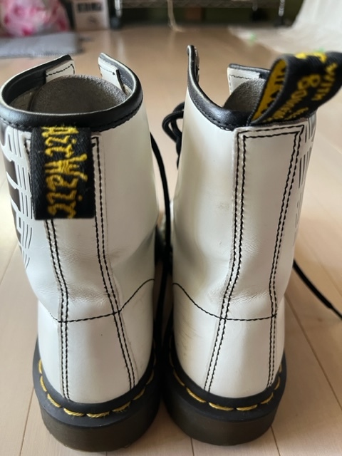 初回限定】 ◇ Dr.Martens ８ホール／ドクターマーチン シロ UK5 USED