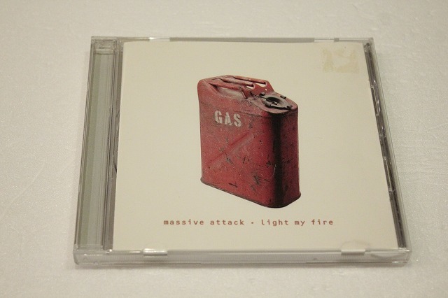 B7【即決・送料無料】MASSIVE ATTACK　LIGHT MY FIRE　MOONRAKER 180 CD_画像1