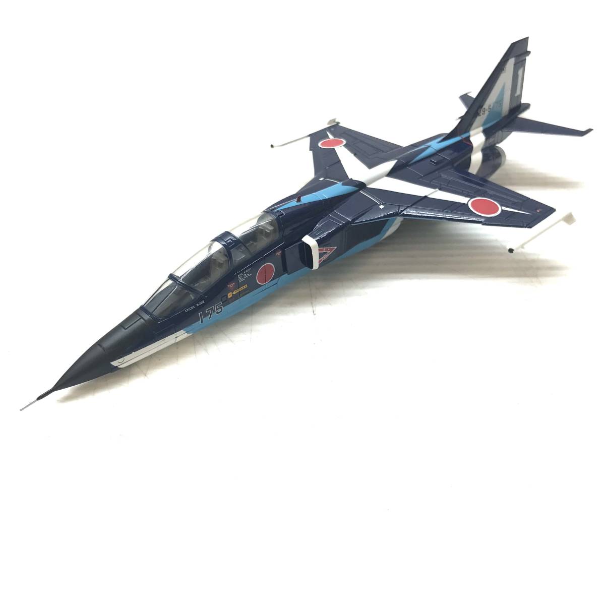 ★中古品★HOBBY MASTER ホビーマスター ミニカー 1/72 航空自衛隊 T-2 ”ブルーインパルス1番機_画像5