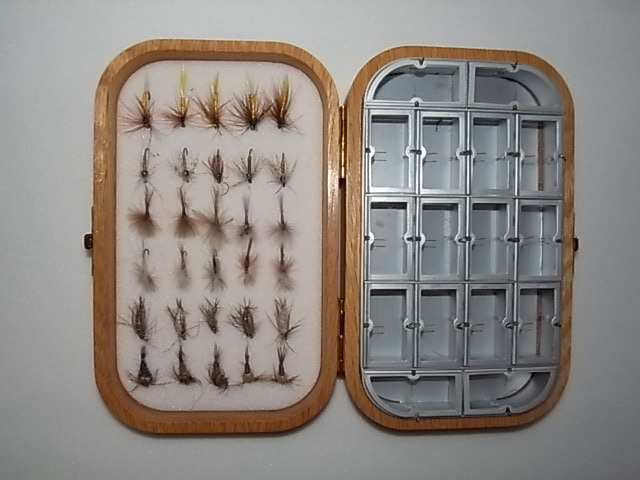 ! ! !　Richard Wheatley Wooden Fly Box with Flies ・ ホイットレー フライ ボックス　! ! !. _画像1