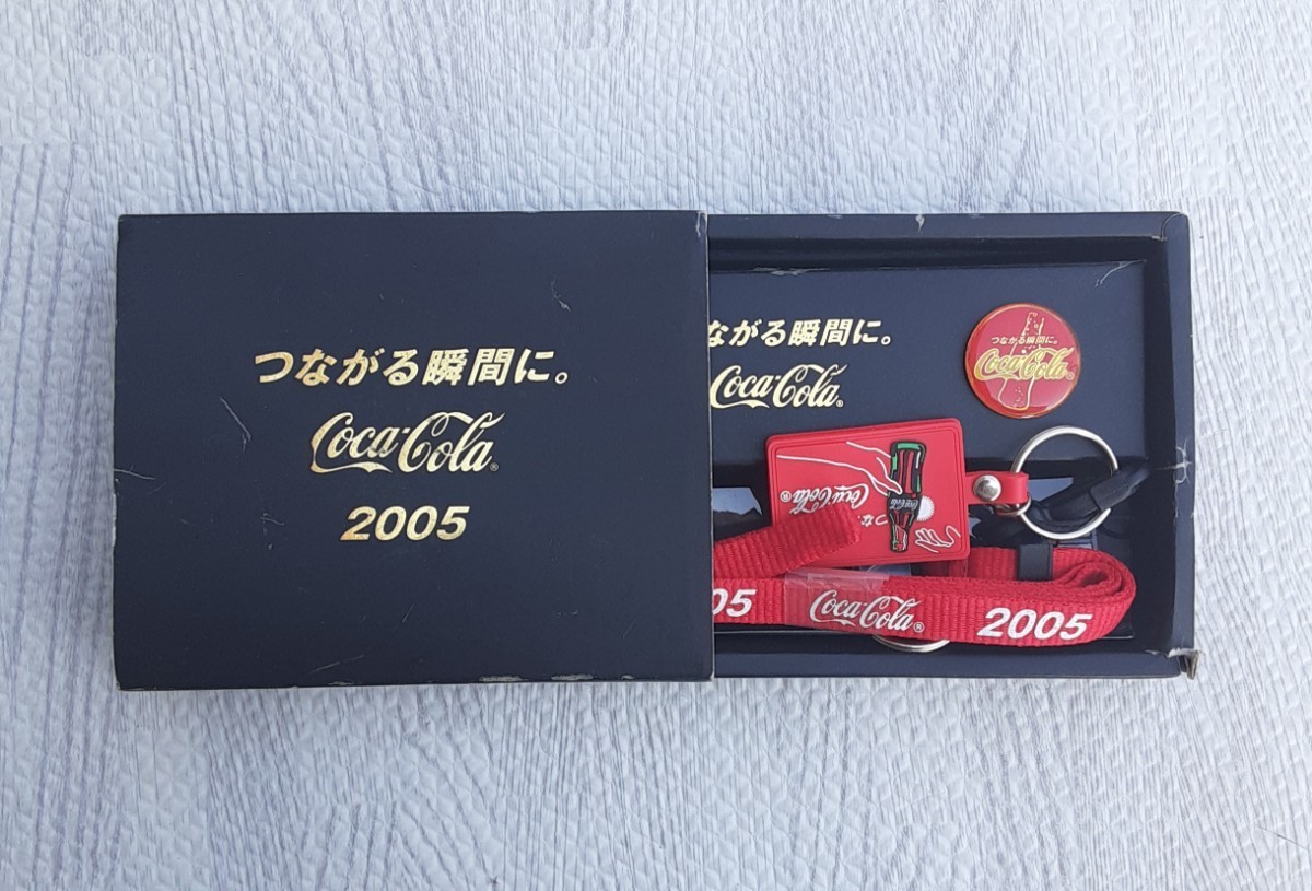 (未使用)コカ・コーラ 名札 ストラップ ピンバッチ つながる瞬間に。 Coca-Cola 2005 セット コレクション ネックストラップ レトロ バッジ_画像1