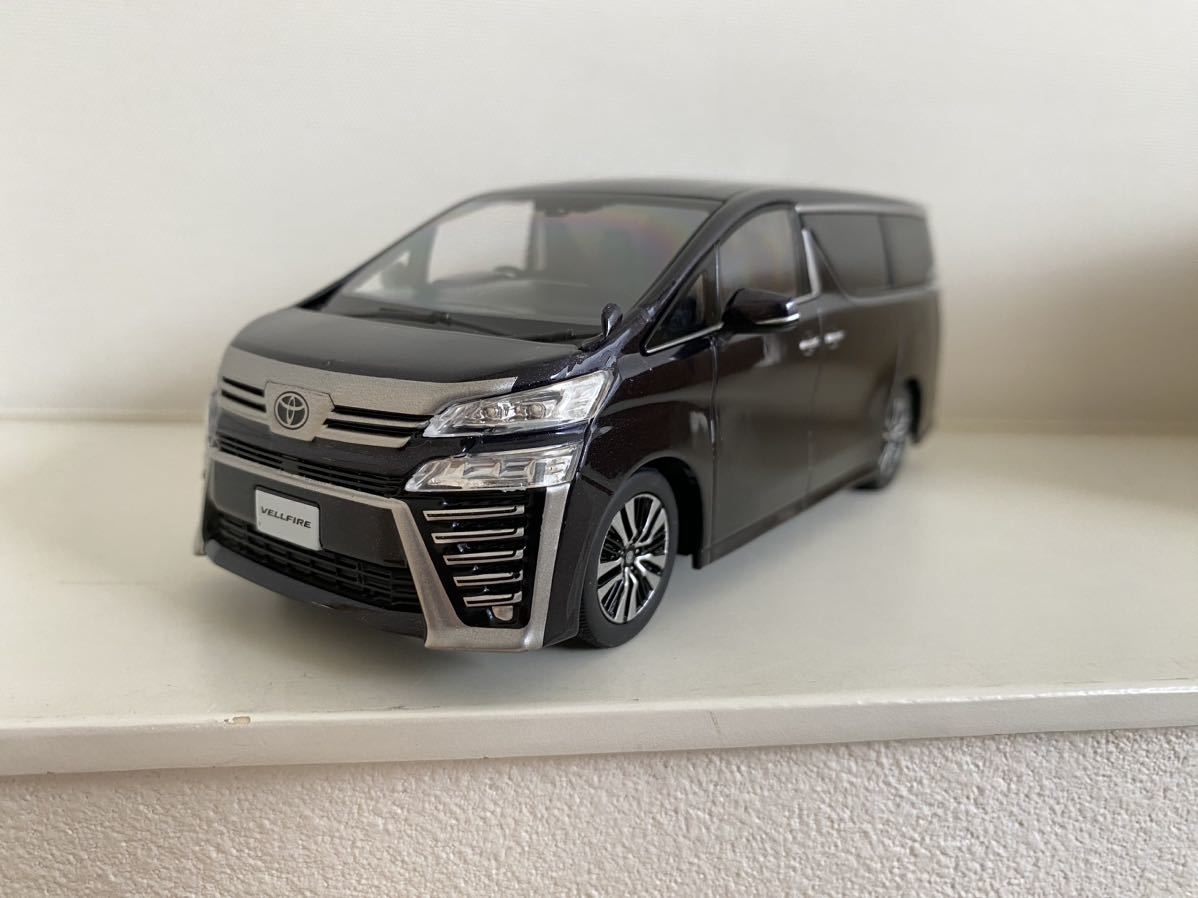 送料込み★トヨタ ヴェルファイア 1/30 後期 VELLFIRE カラーサンプル 非売品 ミニカー スパークリングブラックパール  220トヨタエンブレム