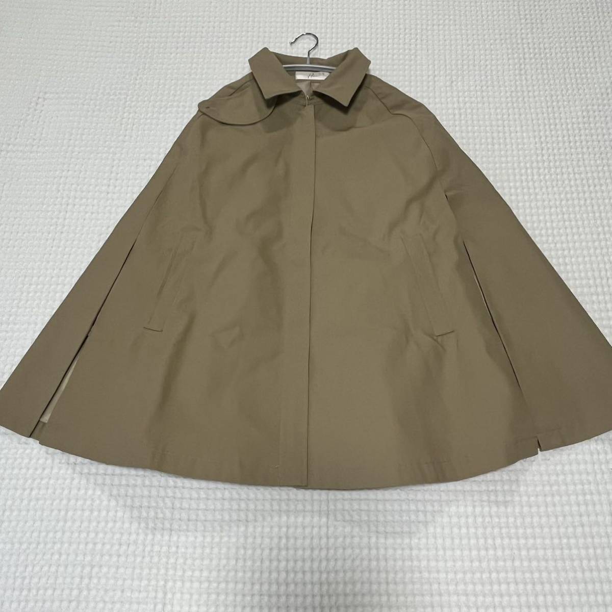 Heve トレンチケープコート ヘイヴ 完売品 トレンチコート Heve トレンチケープコート ヘイヴ 完売品 トレンチコート