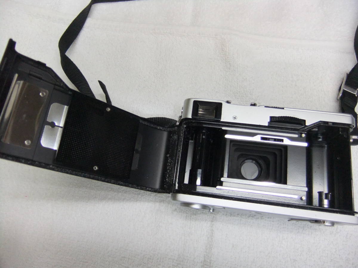 1970年発売 オリンパス OLYMPUS 35 EC 2 42mm F2.8 フィルムカメラ 動作未確認 ストラップ付_画像6