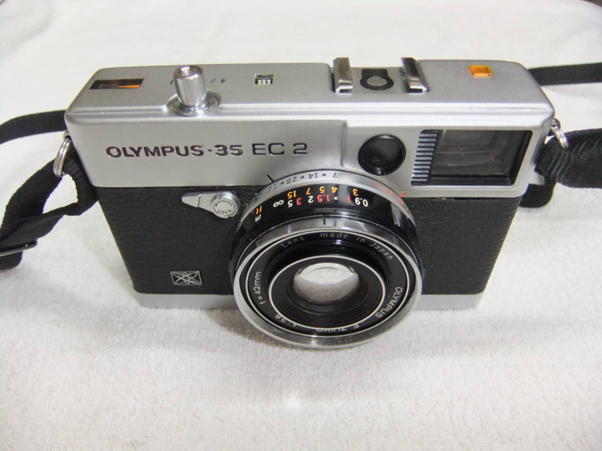 1970年発売 オリンパス OLYMPUS 35 EC 2 42mm F2.8 フィルムカメラ 動作未確認 ストラップ付_画像2