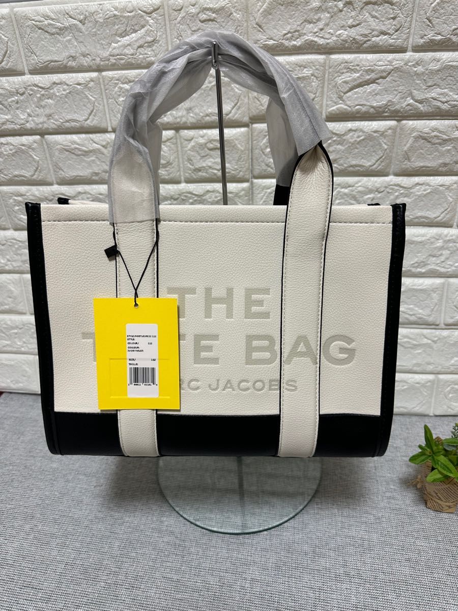 新品MARC JACOBS トートバッグIVORY MULTIミディアムサイズA4対応