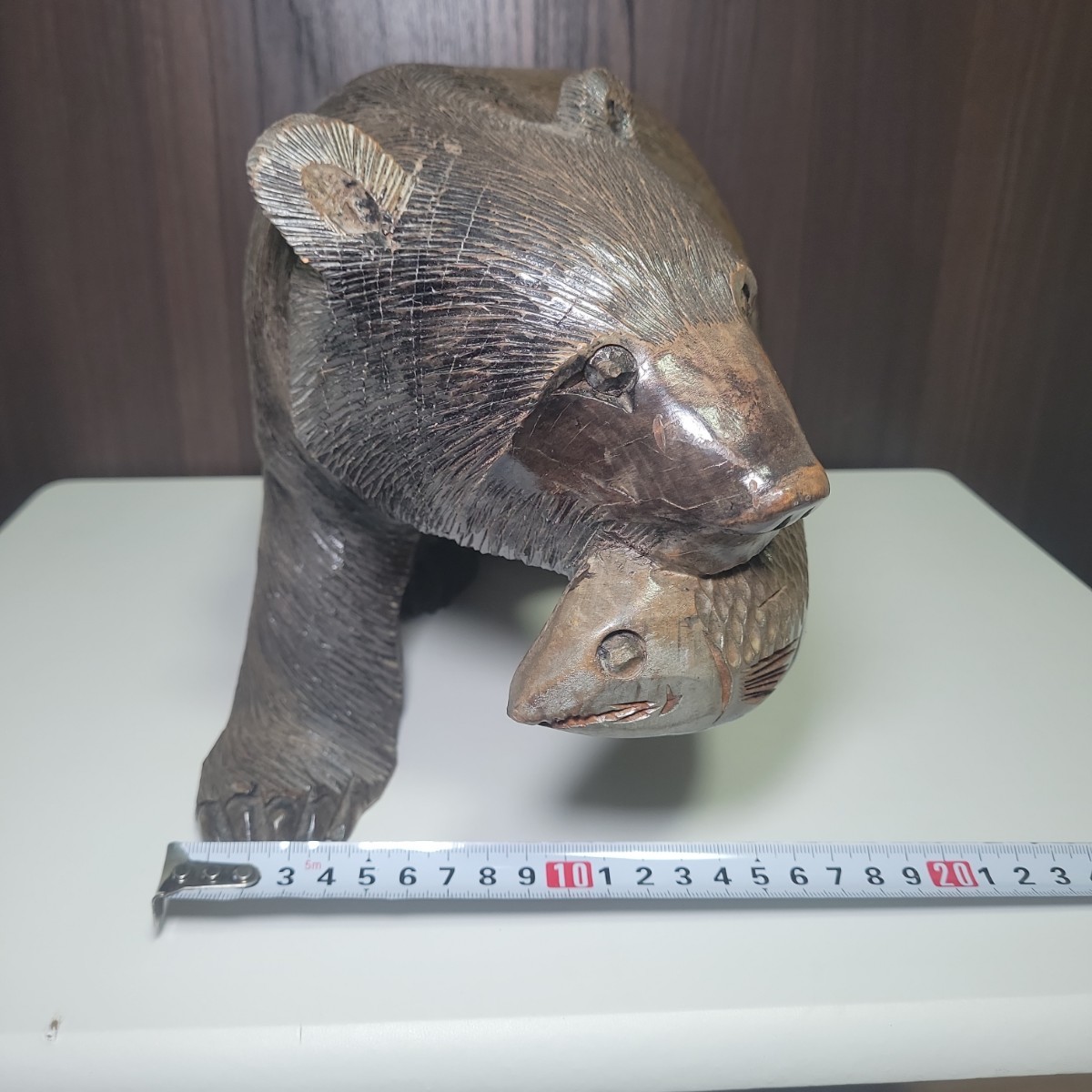 アイヌ民族木彫 在銘『西峰』作 木彫熊 動物 魚 鮭 置物 木 木 アイヌ民族木彫 在銘『西峰』作 木彫熊 動物 魚 鮭 置物 木 木
