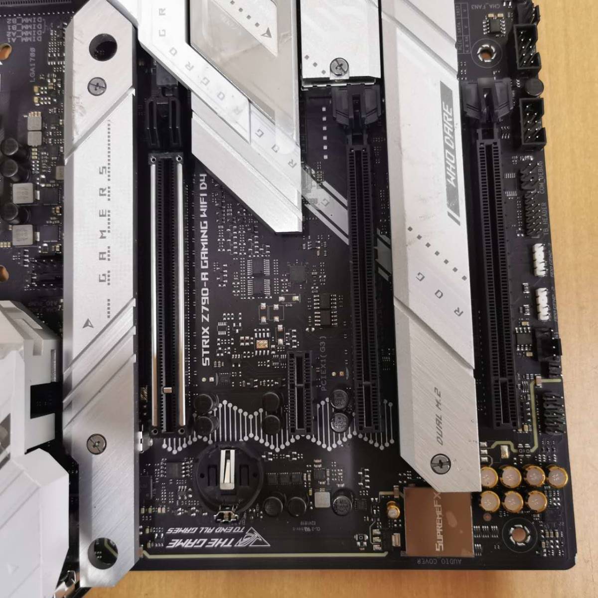 ASUS STRIX Z790-A Gaming WiFi D4/ATXマザーボード/(LGA1700)INTEL第12,13世代CPU対応/PCパーツ 自作PC DIY 修理材料★通電,BIOS確認済み_画像5