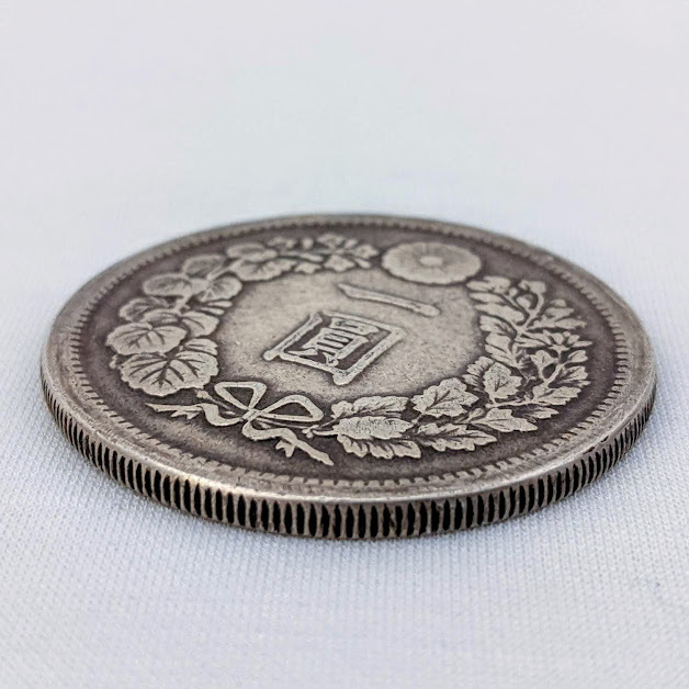 【1558】一圓銀貨 明治八年 38.6mm 26.5g 日本古銭 貨幣 コイン 貿易銀 SV シルバー アンティーク コレクション 希少 レア_画像4