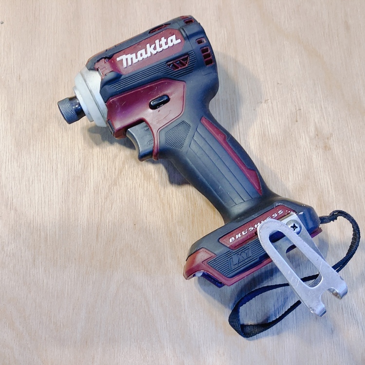 動作良好です！マキタ makita 14.4V 充電式 インパクトドライバー TD161DZ 本体のみ _画像1