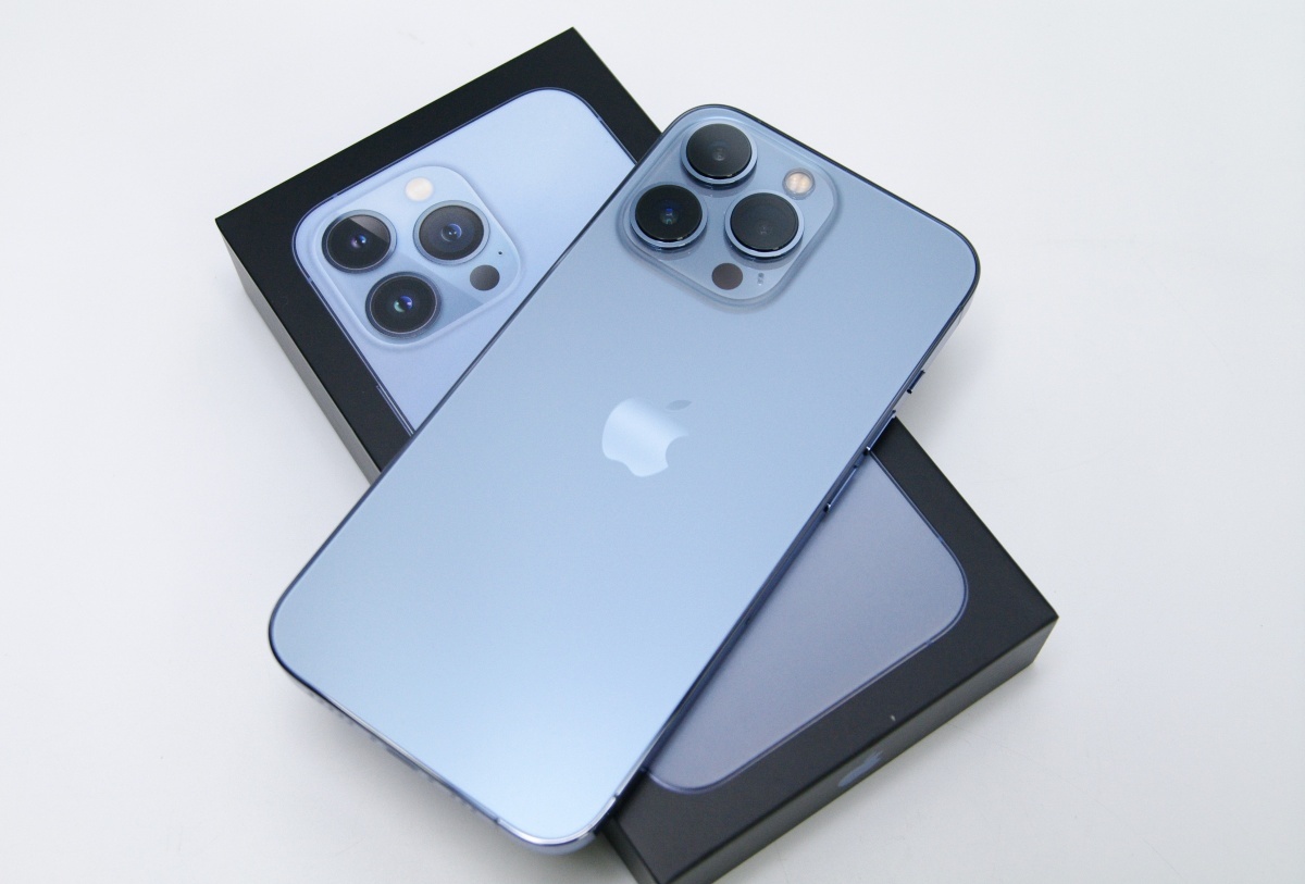 2022年新作 apple 1* iphone13 シムフリー シエラブルー 中古品 美品