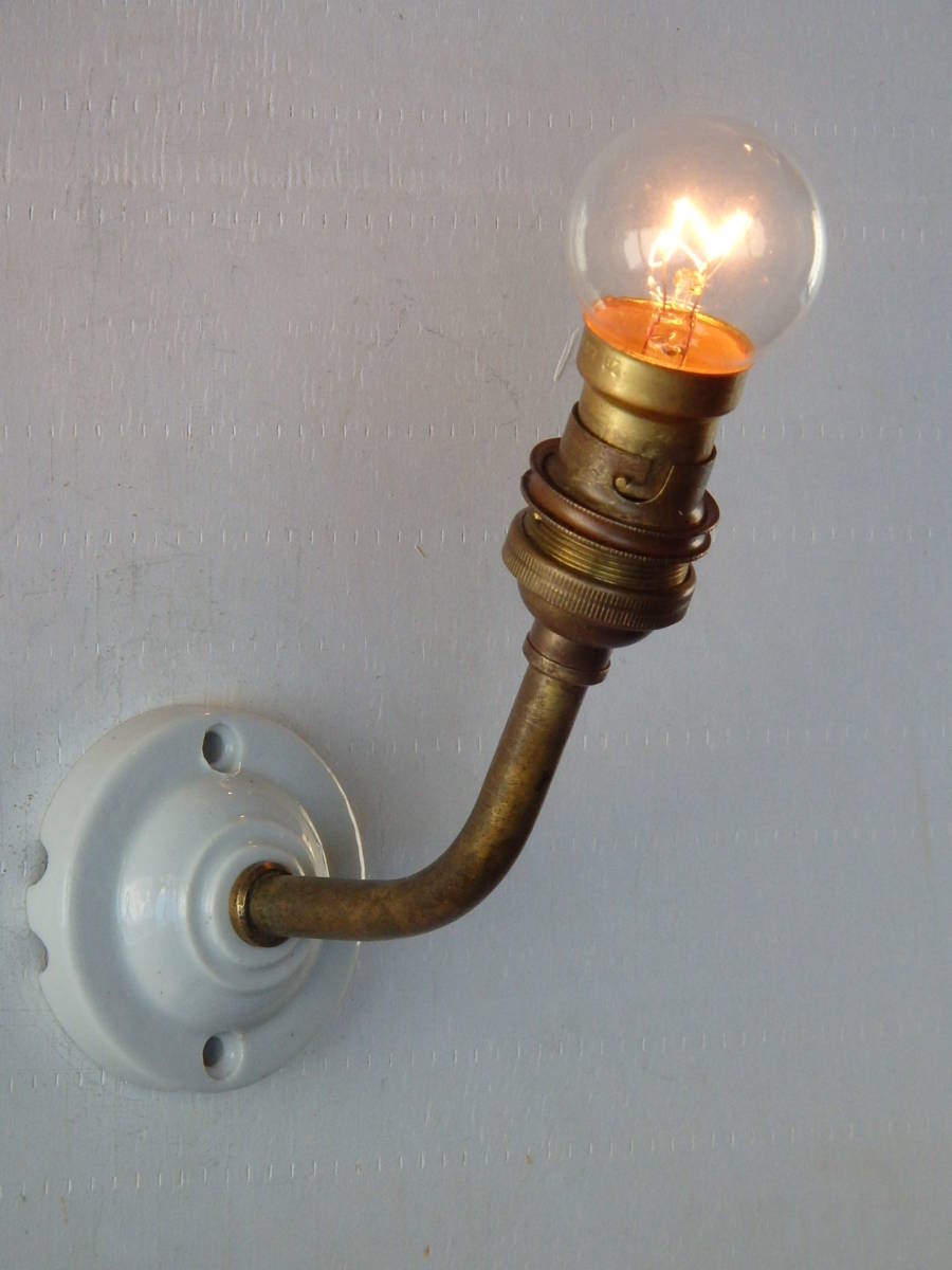 フランスアンティーク ブラケット 1灯 ブラス　陶器 真鍮 ランプ ライト 壁付け ウォール 蚤の市 ゴールド　西洋　仏国_画像1
