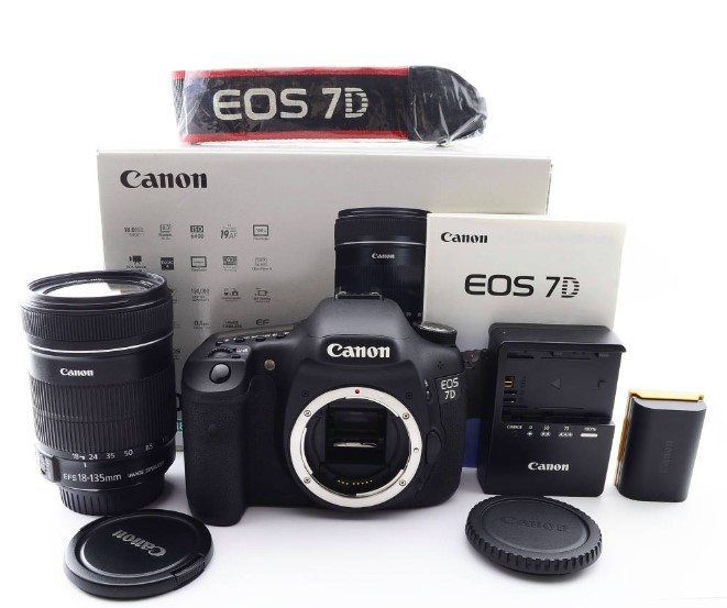 【極上美品】 Canon EOS 7D デジタル一眼レフカメラ ボディ キャノン レンズキット EF-S 18-135㎜ F3.5-5.6 IS 【動作確認済み】