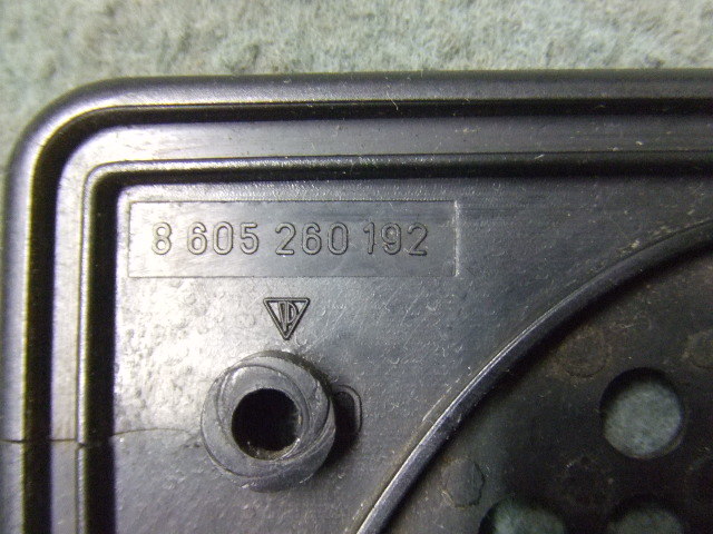 ポルシェ924 944 スピーカーグリルカバー 1枚 　PORSCHE944　924_取付穴から外側にヒビ割れ有ります