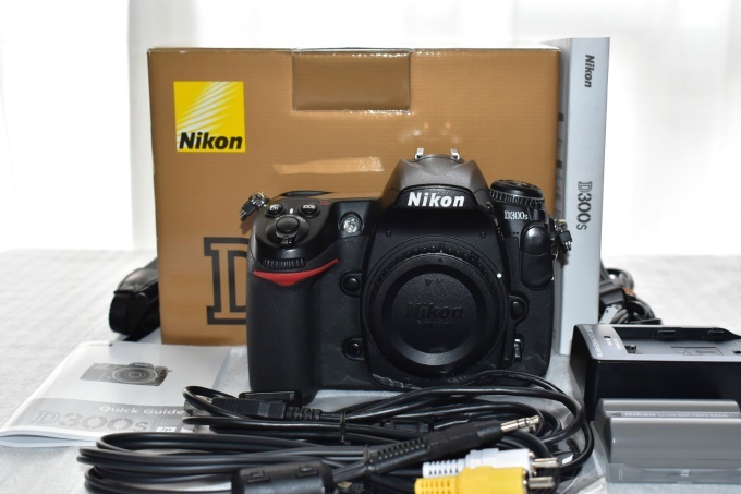 Nikon D300s ボディ 本体 元箱 使用説明書 付属品あり