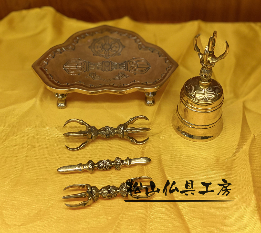[ Matsuyama Buddhist altar fittings atelier exhibition ].. law . front . brass made gold Gou bell / gold Gou record /.../ three ../.../ 5 point set 