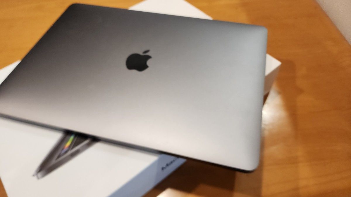 2016年モデル 充放電回数46回 MacBook Pro 13inch Core i5 2016年モデル 充放電回数46回 MacBook Pro 13inch Core i5