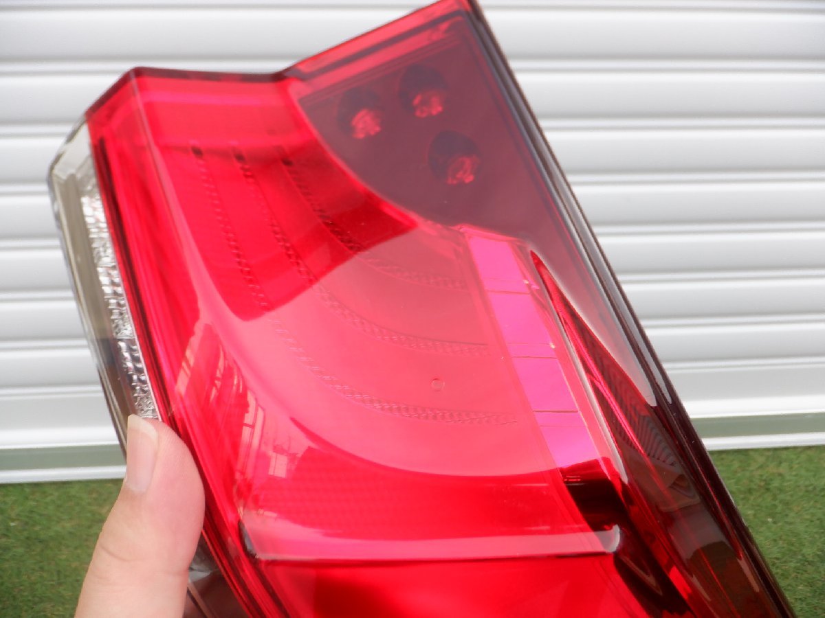  new car removing Lexus original ZWA10 CT200h latter term LED tail lamp tail light right side driver`s seat 76-31 beautiful goods immediate payment m-23-10-406