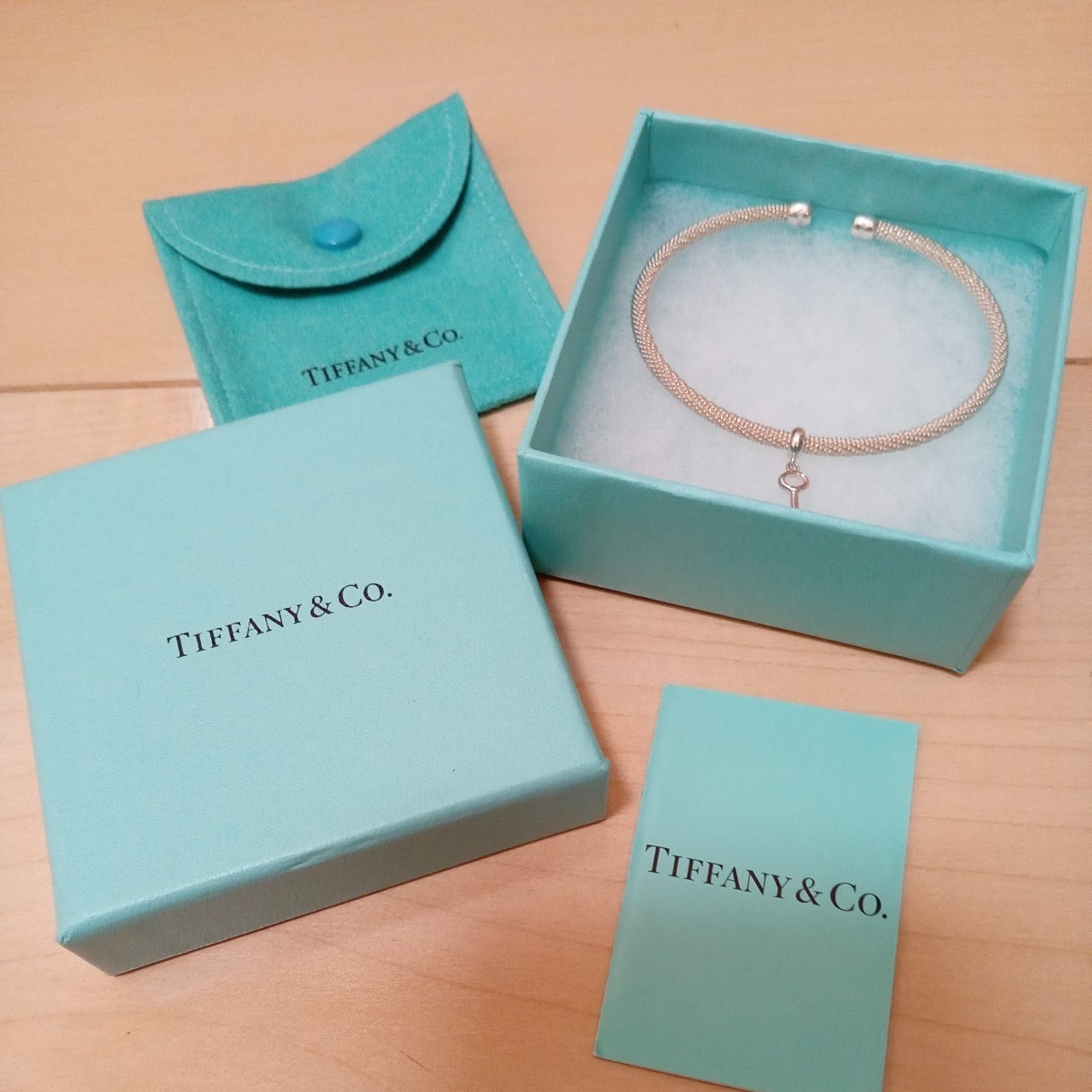 ティファニー バングル キーチャーム付き☆TIFFANY&Co ブレスレット☆未使用品☆ドレッサーに長期保管品プレゼントにも！_画像1