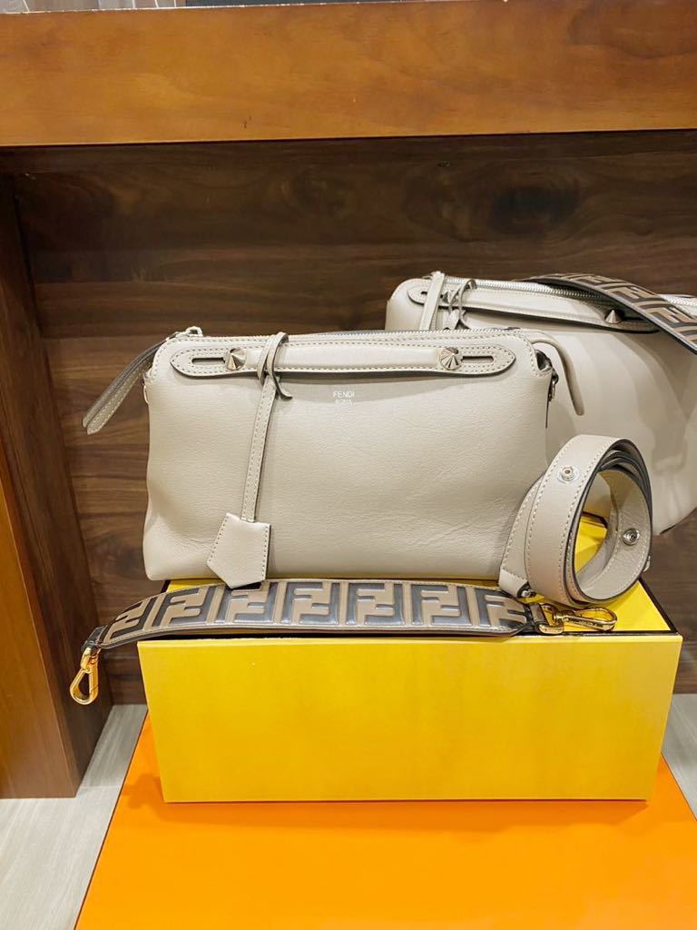 美品 総額34 9万 FENDI フェンディ バイザウェイ 8BL146 別売り