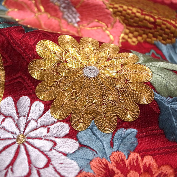 襟に刺繍 花模様に霞の長襦袢 振袖 着物 104w - 水着