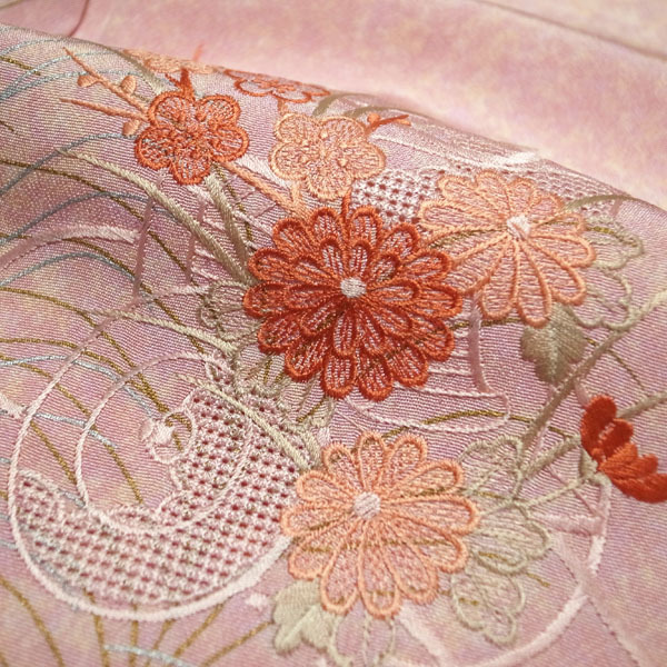 付下げ 付け下げ 着物 袷 刺繍 金銀彩加工 ピンク 花車 上質 フォーマル セミフォーマル 正絹 絹 なごみ 裄67.5 Ｌ 中古 仕立て上がり sn60
