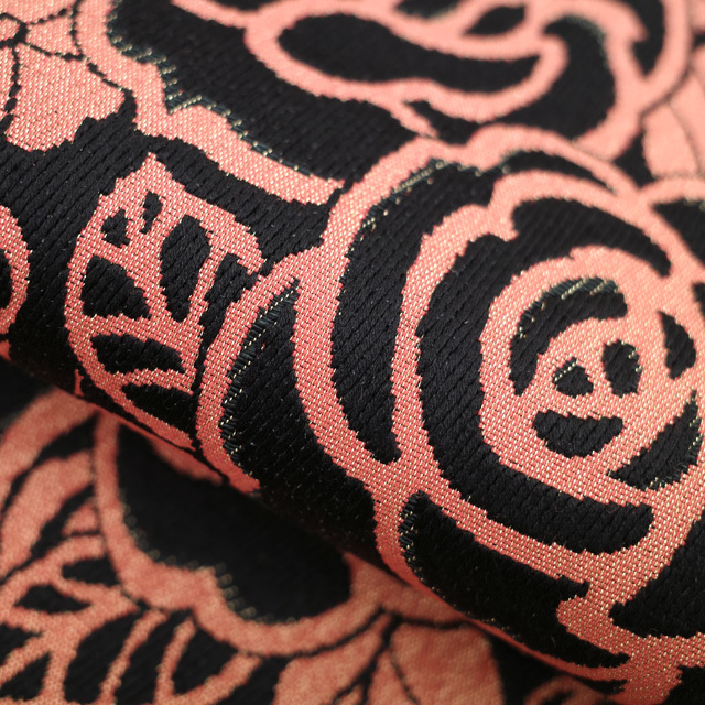 袋帯 上質 正絹 黒 × コーラルピンク 薔薇 バラ ローズ 花 金糸 エレガントなデザイン カジュアル 中古 仕立て上がり みやがわ sb51768_画像6