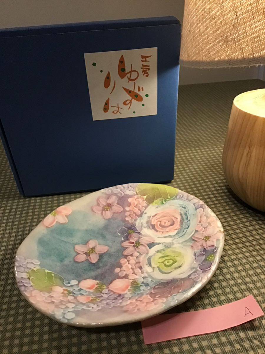  atelier yuzu . is Seto . cake plate cake plate desert . round shape tableware ... flower . pink brilliant ceramics hand .. floral print F box A