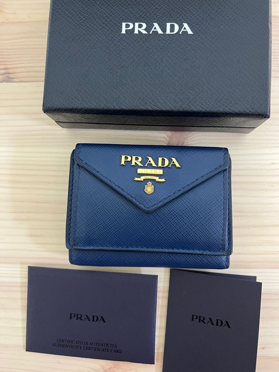 極美品 PRADA プラダ 三つ折財布 レター型 財布 サフィアーノ 極美品 PRADA プラダ 三つ折財布 レター型 財布 サフィアーノ