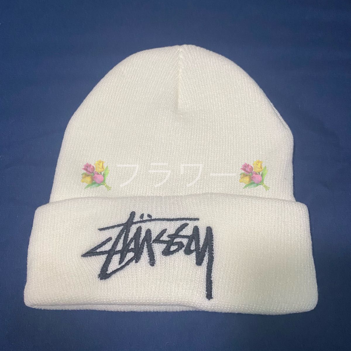 stussy 大人気ニット帽　ユニセックス　白　ホワイト　メンズ　レディース