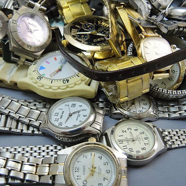 ★腕時計ジャンク品 + 時計バンド　いろいろ詰め合わせ_画像4