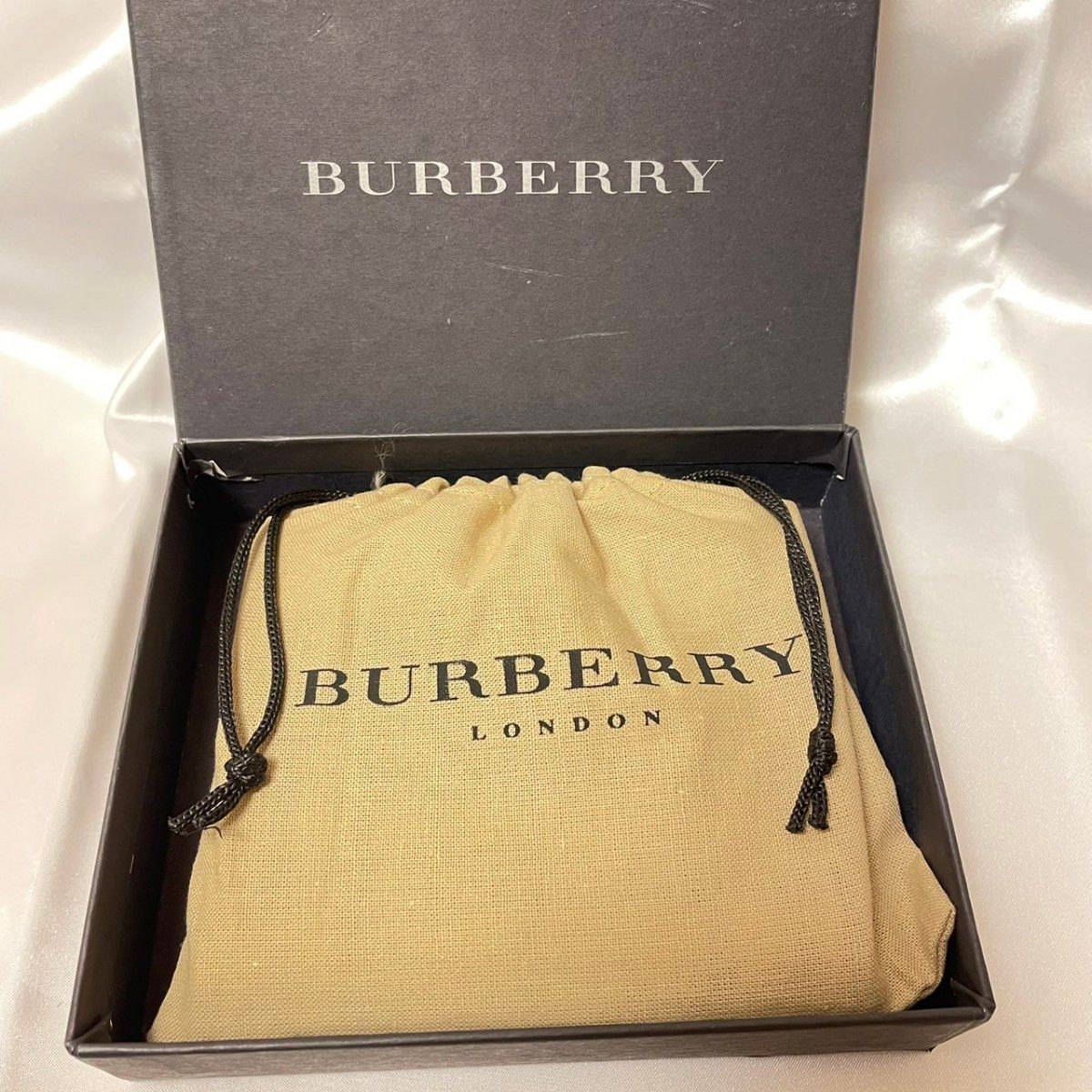 新品同様・未使用】BURBERRY 二つ折り財布 シャドーホース チェック