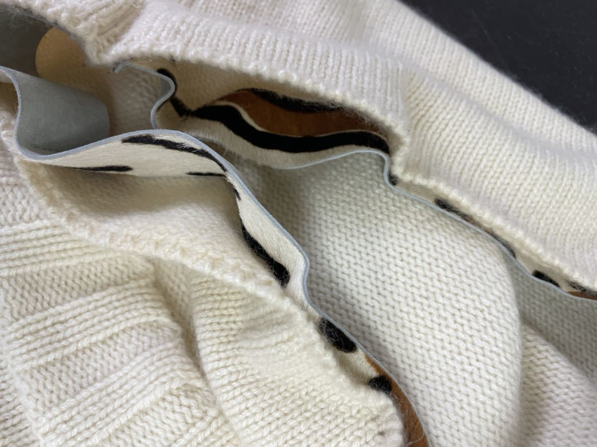  прекрасный товар FENDI Fendi женский крем белый кашемир короткий рукав вязаный tops футболка 