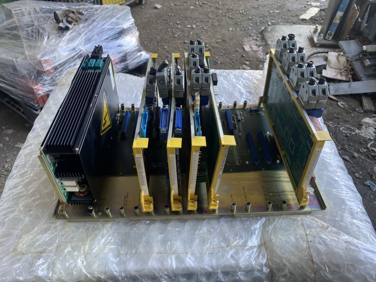 FANUC ファナックPOWER UNIT A16B—1211-0890-01 (動作未確認品)-