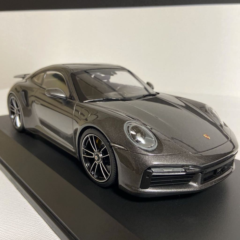 ★ミニチャンプス／MINICHAMPS：1/18 ★ポルシェ 911 ターボS／PORSCHE 911(992) TURBO S 2020 (Grey Metallic) ★302台限定／未展示品♪_画像4