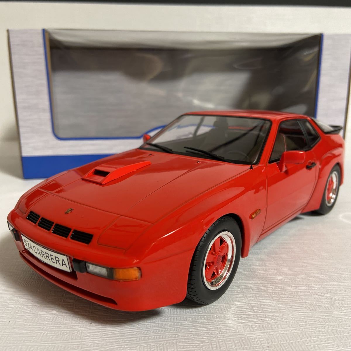 ★MCG ／モデルカー グループ：1/18 ★ポルシェ 924 カレラGT／PORSCHE 924 Carrera GT 1981 (RED) ★未展示モデル♪_画像1