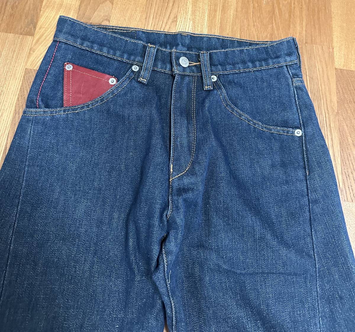 濃紺 美品《LEVI'S×Coca Cola リーバイス コカコーラ》レザー切替 インディゴデニム ジーンズ W28L32_画像3