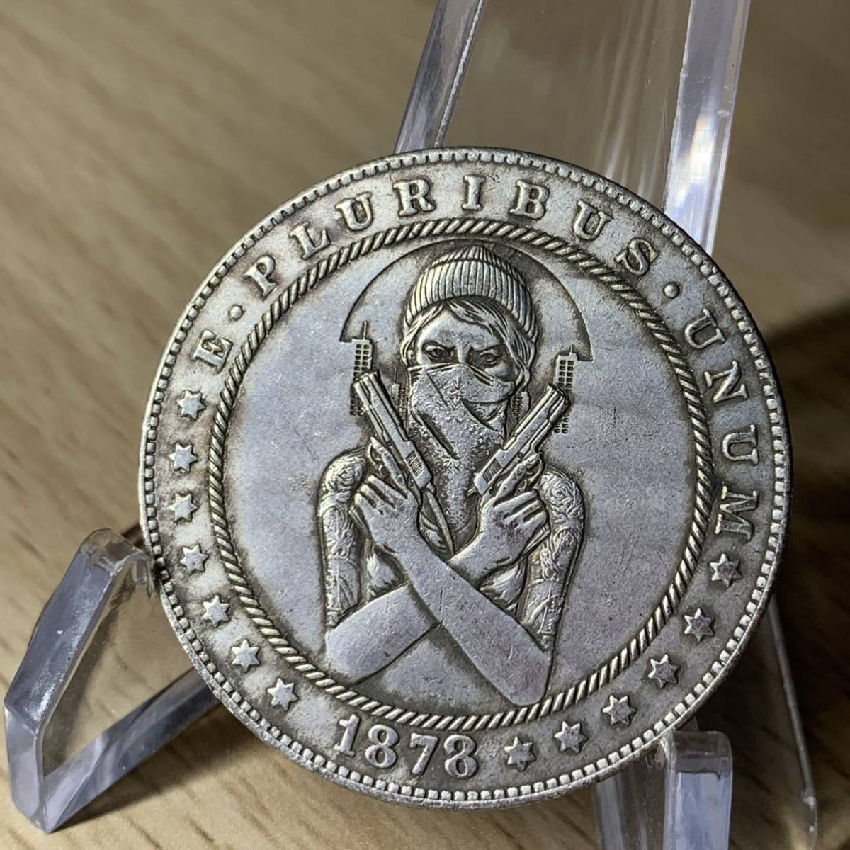 WX1112流浪幣 スナイパー女 天眼 鷹紋 外国硬貨 貿易銀 海外古銭 コレクションコイン 貨幣 重さ約25g_画像1