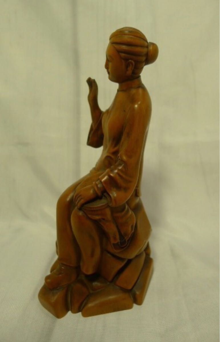 本日限定　A064  中国美術 黄楊木製 伝統服女性座像 高さ15cm 女性像 置物 飾物 オブジェ